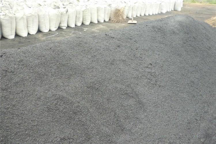 在農(nóng)業(yè)上，由于其本身特質(zhì)，可以用來提高溫度、疏松土壤、調(diào)節(jié)土壤的酸堿度