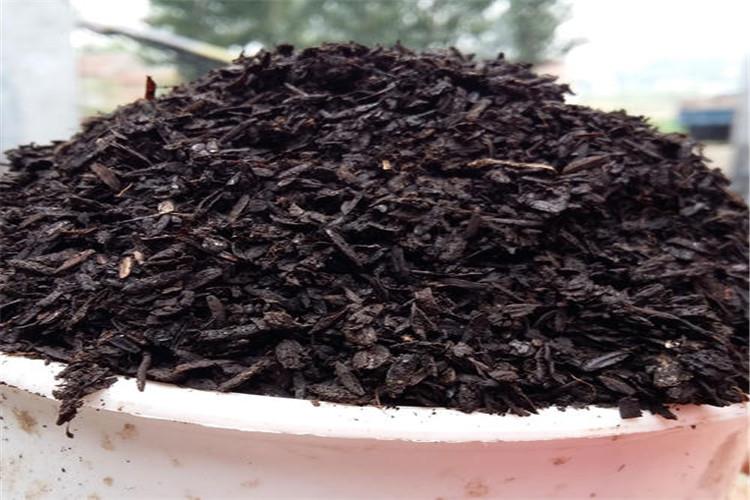 通過碳化過后的稻殼，經(jīng)高端工藝煅燒，沒有生燒過燒現(xiàn)象，經(jīng)過碳化后的稻殼不含有其它雜質(zhì)