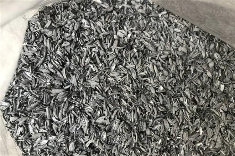 育苗基質(zhì)中碳化稻殼殼一般容重為0.15-0.24g/立方厘米，總孔隙度82.5%（大57.5%，小25%），質(zhì)輕，透氣、吸濕性適中