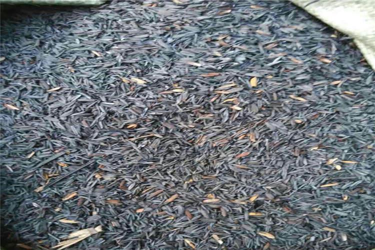 摻入具有分散作用的減水劑，使碳化稻殼增強作用得到充分發(fā)揮，這是由于稻殼灰摻入混凝土后