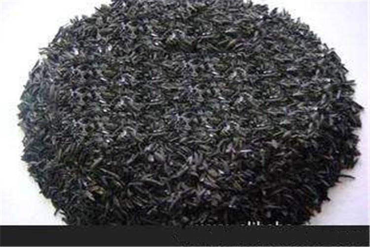 碳化稻殼易受蟲害感染，危害儲藏中稻殼的害蟲主要有：玉米象、米象、谷蠢、麥蛾、赤擬谷盜和鋸谷盜等