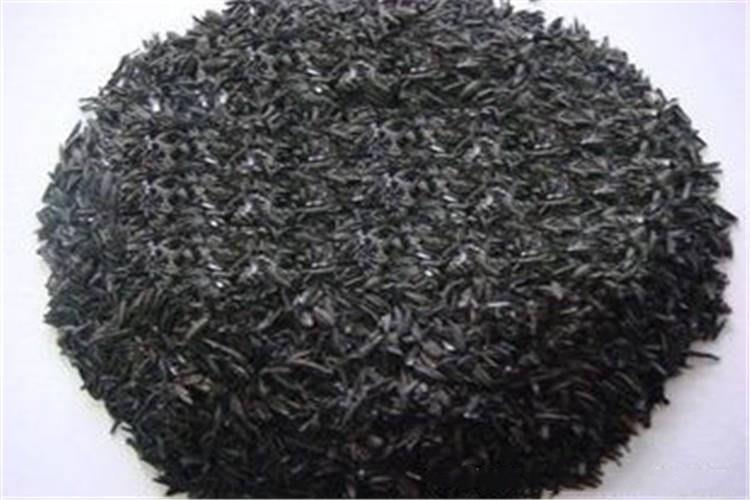 利用稻殼灰生產(chǎn)的保溫磚是一種新型隔熱耐火保溫材料，以稻殼灰為主要原料，摻入