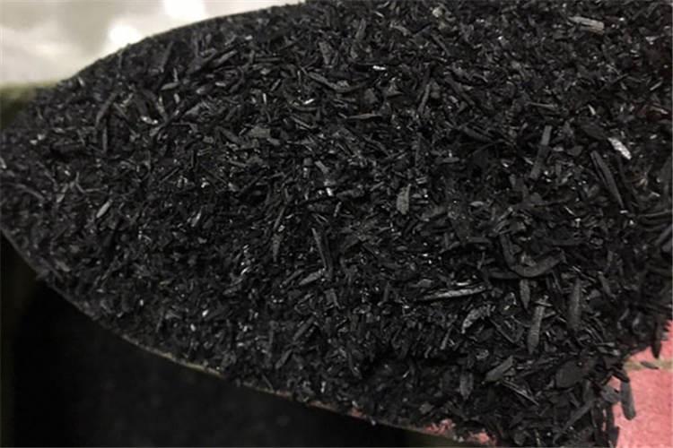 因為碳化稻殼的密度比較大，它的孔隙很多，所以可以大大的增強土壤的透氣性，使其根系越長越好