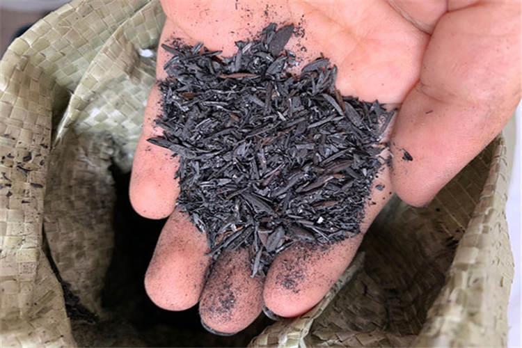 碳化稻殼是常見的莊家肥，可是并不是說施用越多越好