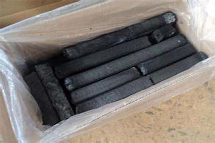 在很多的國家中都建議利用稻殼灰分產(chǎn)品作為一種防治蟲害的手段，作用的機(jī)制在于二氧化硅在昆蟲胸部的蠟質(zhì)表層上起腐蝕作用